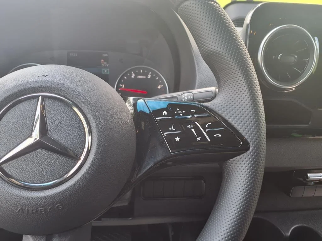 New 2025 Arctic White Mercedes-Benz  image 19