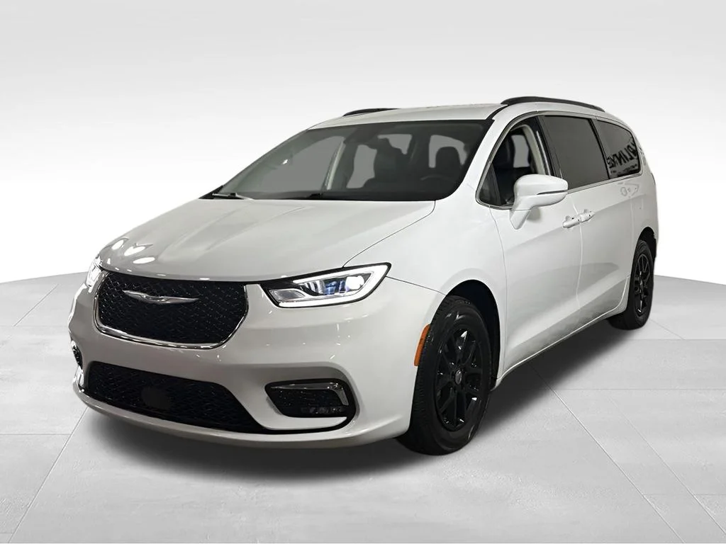 Used 2022 White Chrysler Touring L image 2