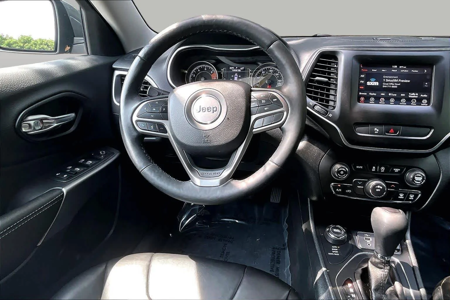 Used 2019 Sting-Gray Clearcoat Jeep Latitude Plus image 5