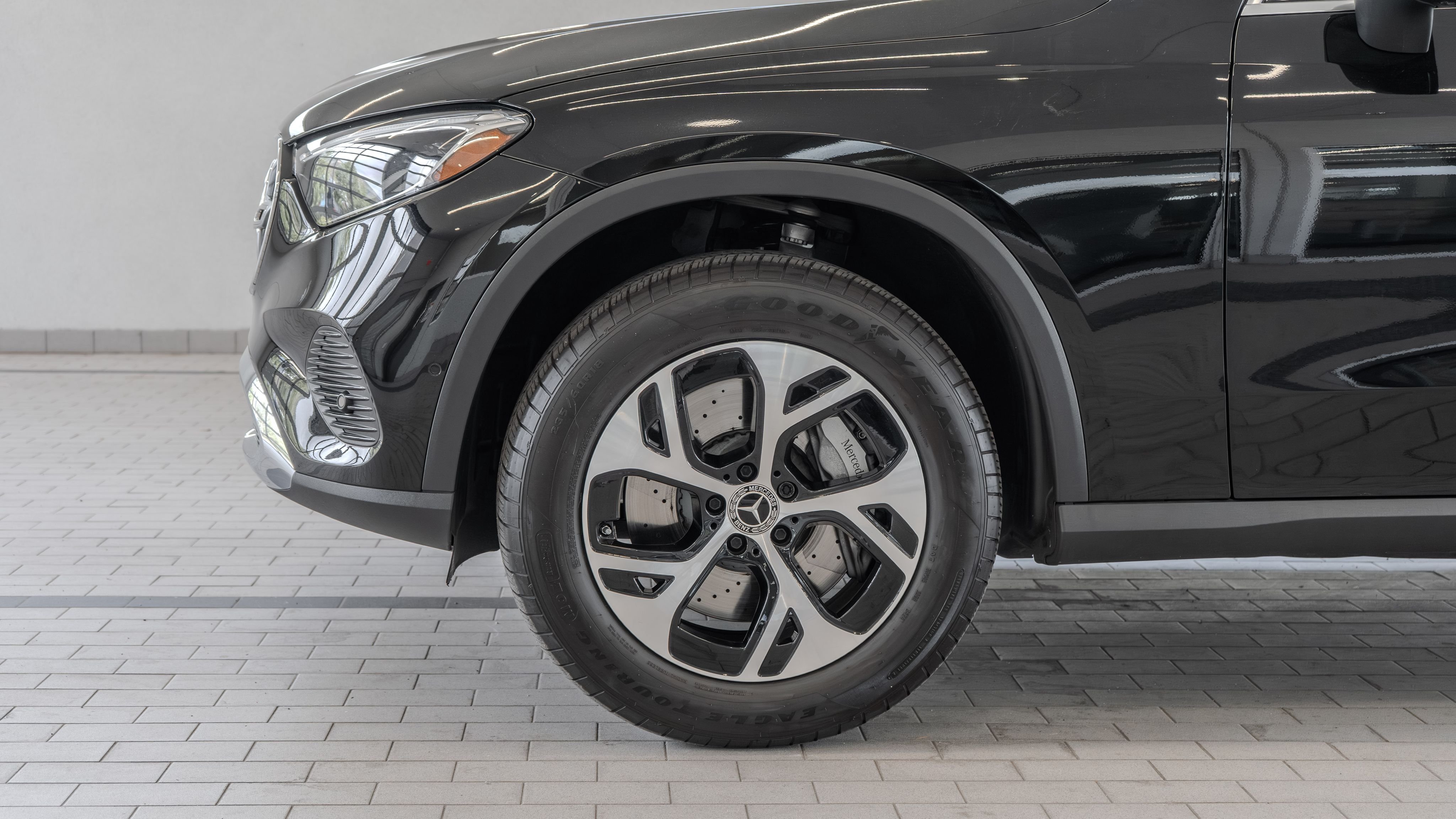 Certified Used 2025 Black Mercedes-Benz GLC 350e image 4