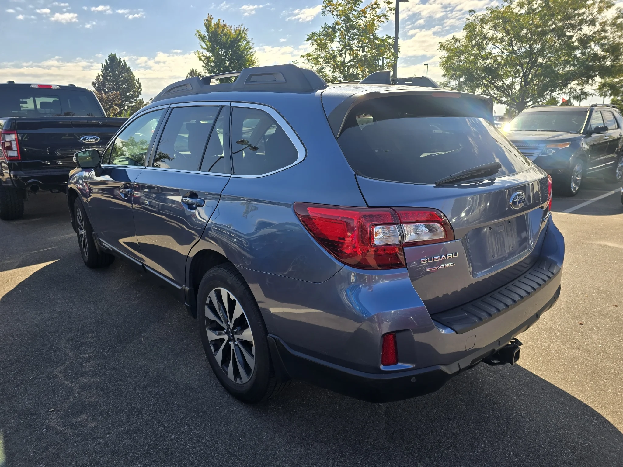Used 2017 Twilight Blue Metallic Subaru Limited image 14
