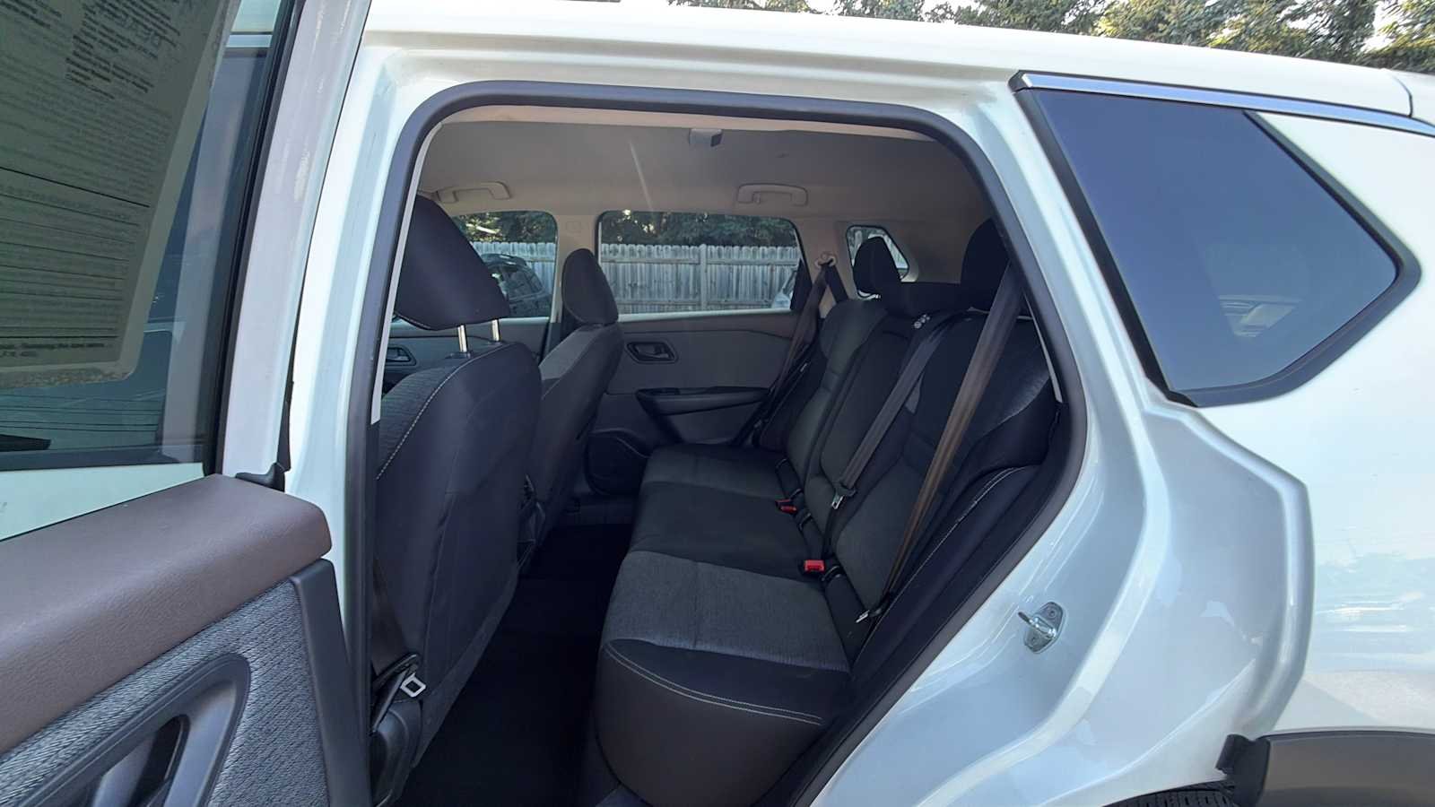 Used 2022 Glacier White Nissan S image 19