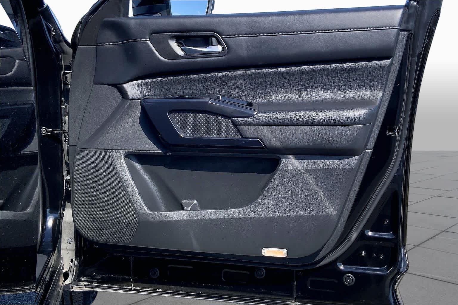 Used 2022 Super Black Nissan SV image 22