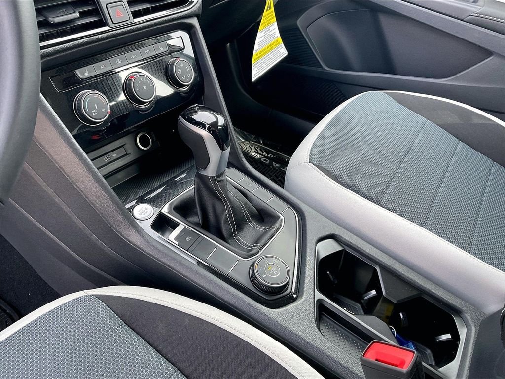 New 2026 Pure White Volkswagen 1.5T S image 14