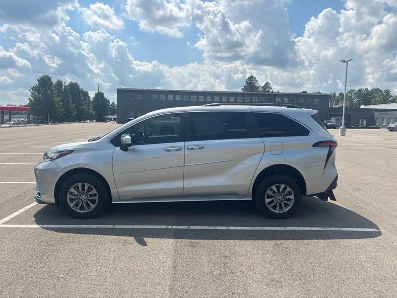 Used 2022 Silver Toyota XLE image 6