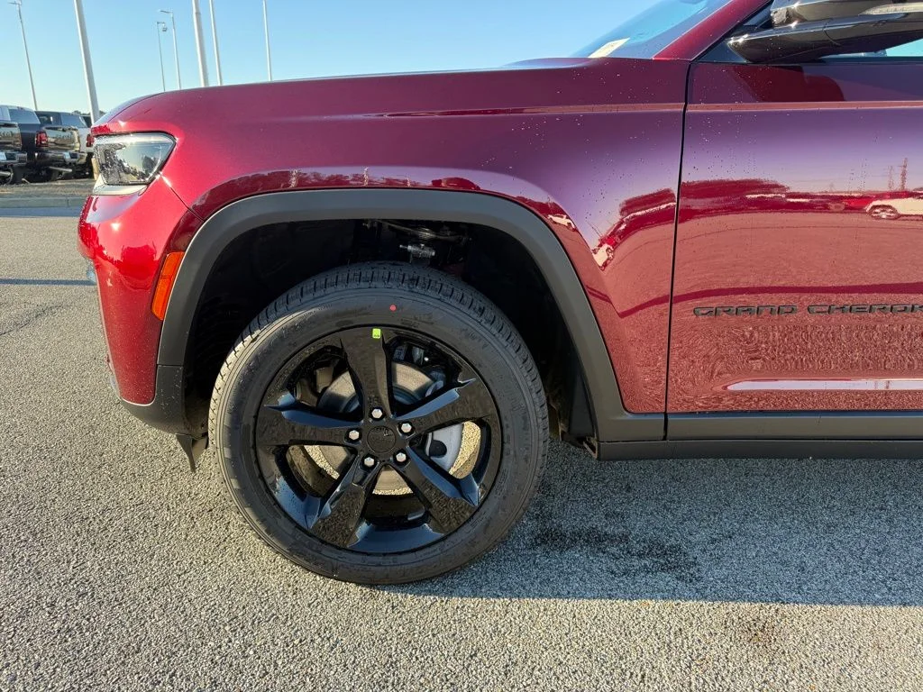 New 2026 Velvet Red Pearl-Coat Exterior Paint Jeep Limited image 27
