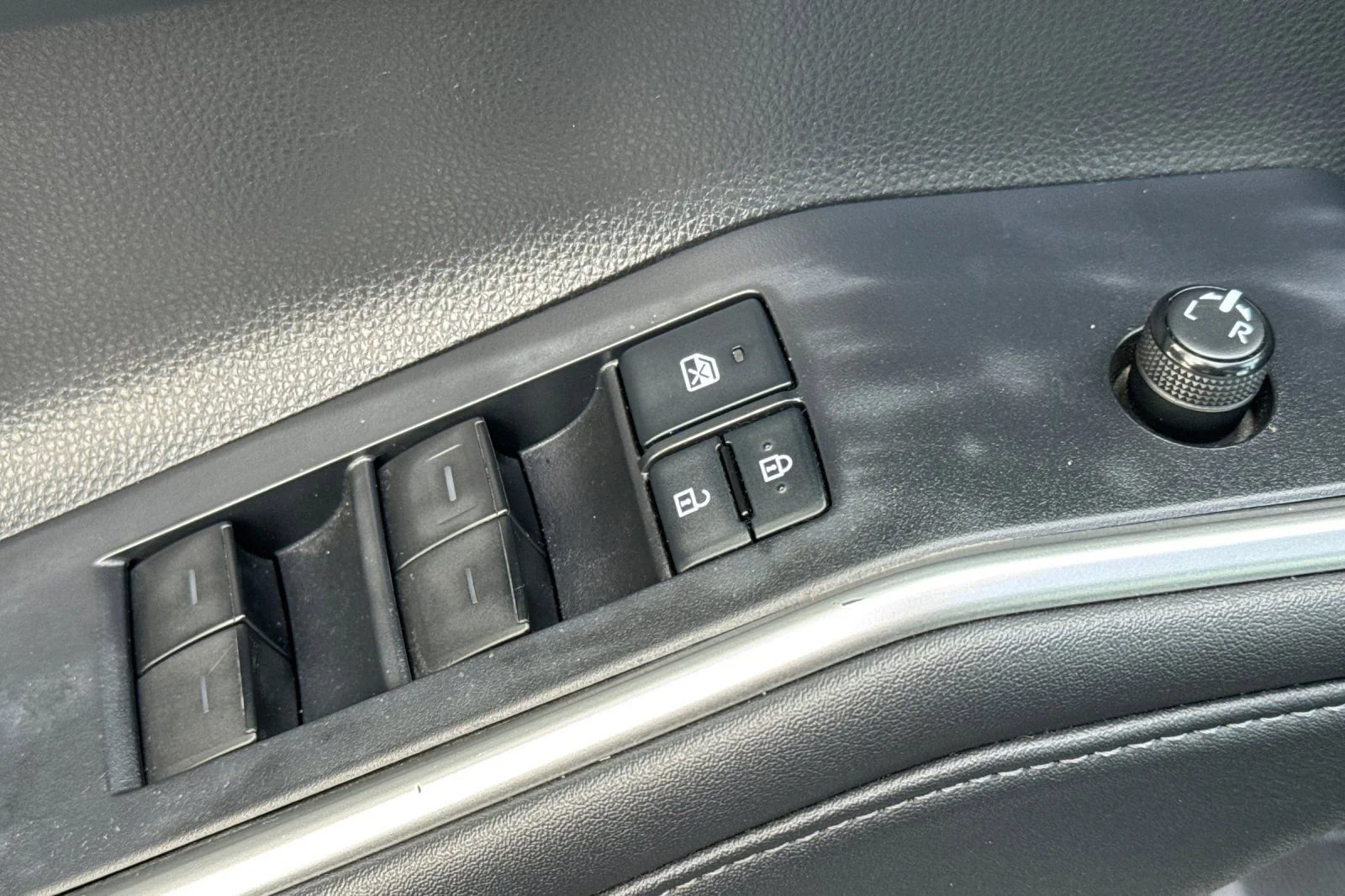Used 2022 Moon Dust Toyota XLE image 11
