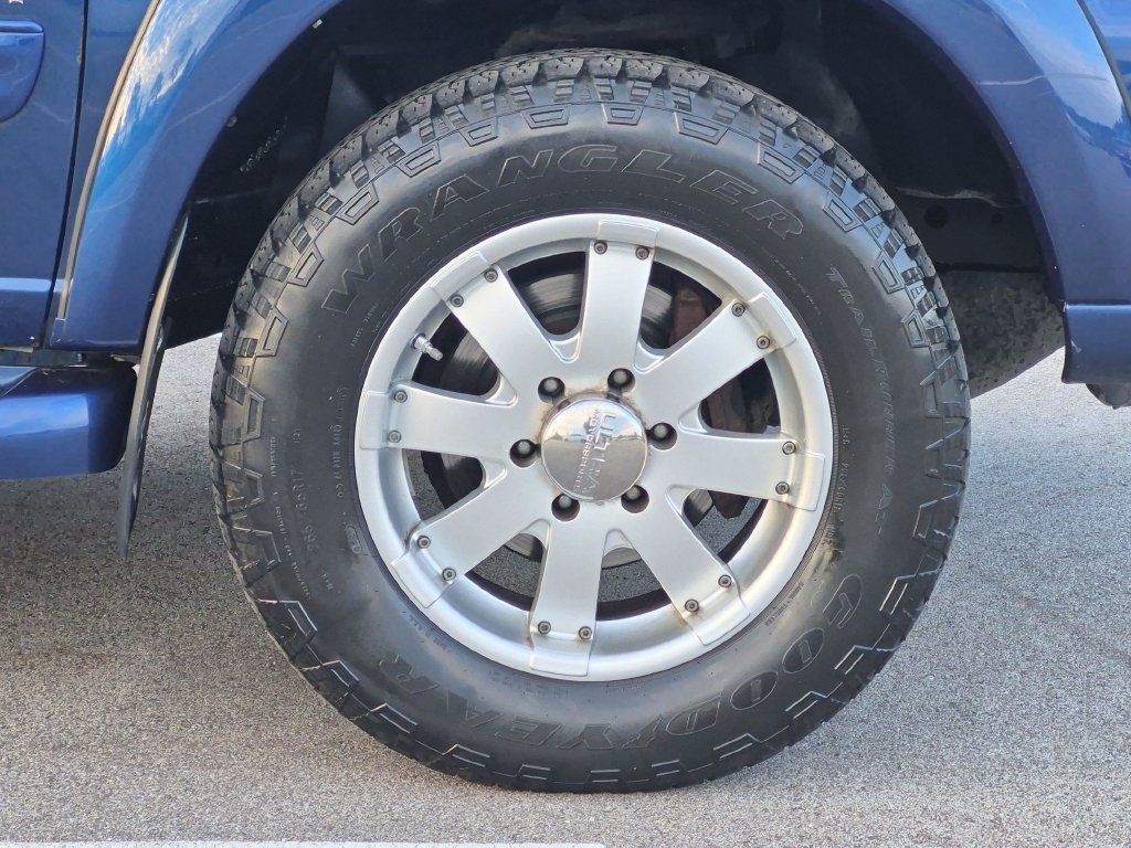 Used 2006  Toyota Limited image 9