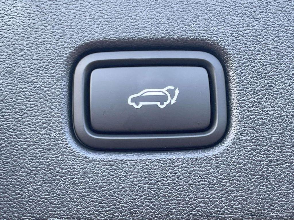 New 2026 White Hyundai SEL Premium AWD image 11