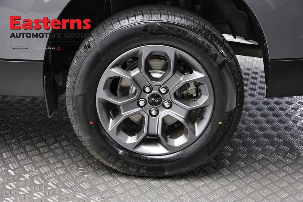 Used 2023 Gray Ford XLT image 10