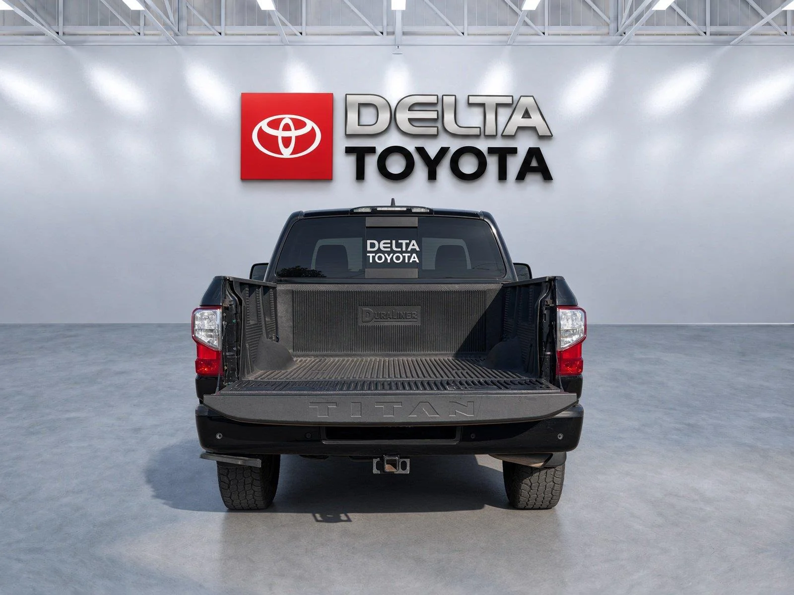 Used 2022 Super Black Nissan SV image 5