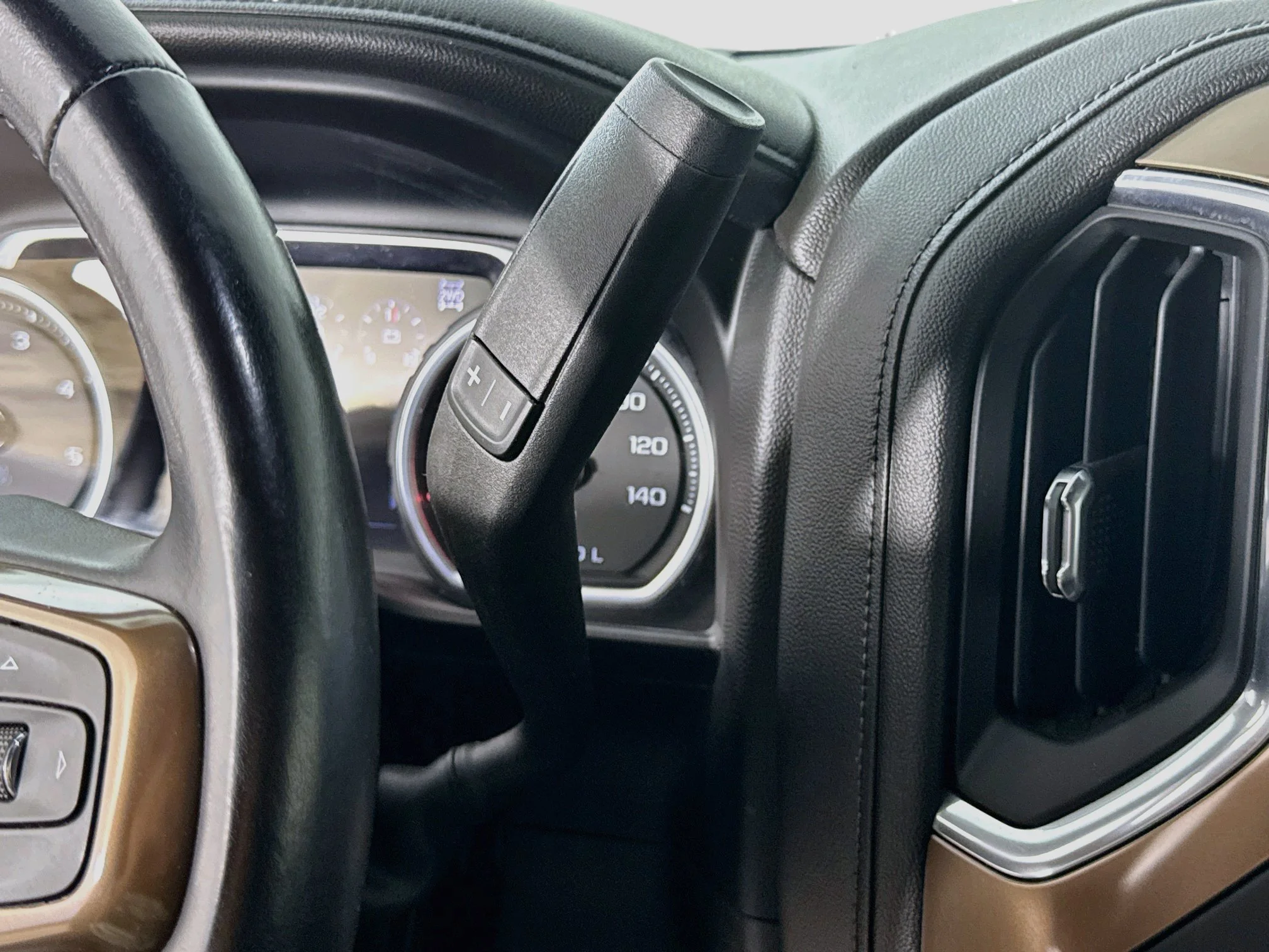 Used 2022 MOSAIC BLACK METALLIC Chevrolet High Country image 19