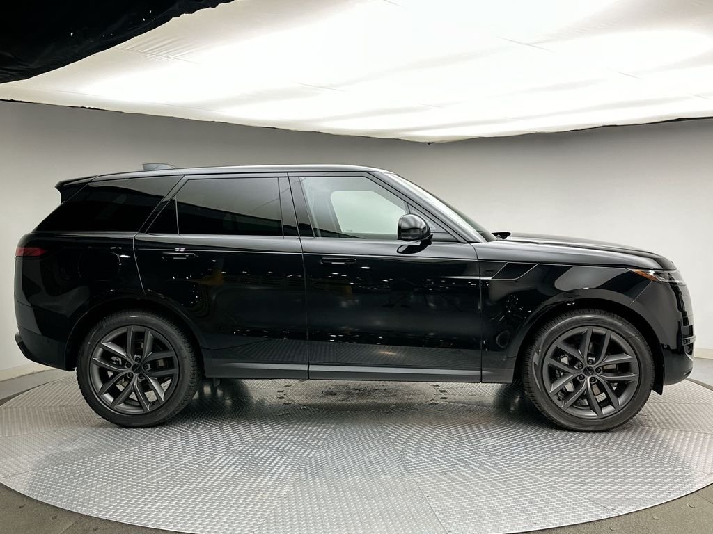 New 2027 Santorini Black Metallic Land Rover SE image 4