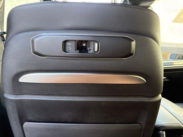 Used 2024 Gray Metallic BMW M60i image 30