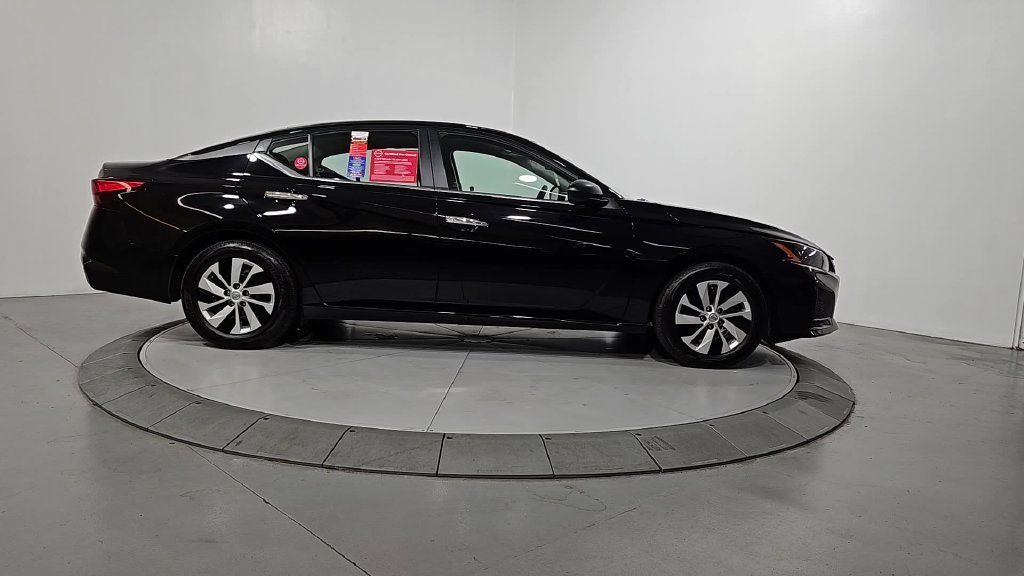 Used 2025 Black Nissan 2.5 S image 8
