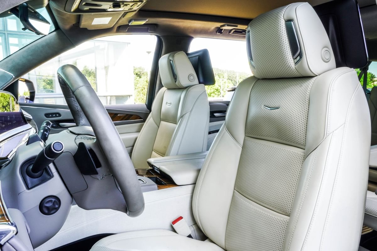 Used 2024 White Cadillac Sport Platinum image 34