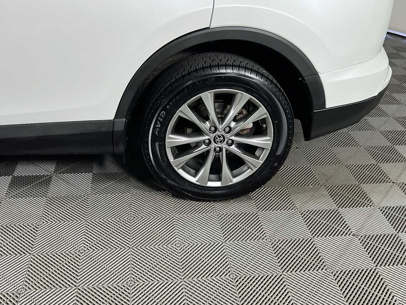 Used 2017 Blizzard Pearl Toyota Limited image 32