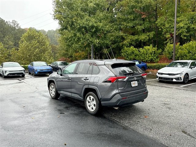 2021 Toyota RAV4 LE photo 3