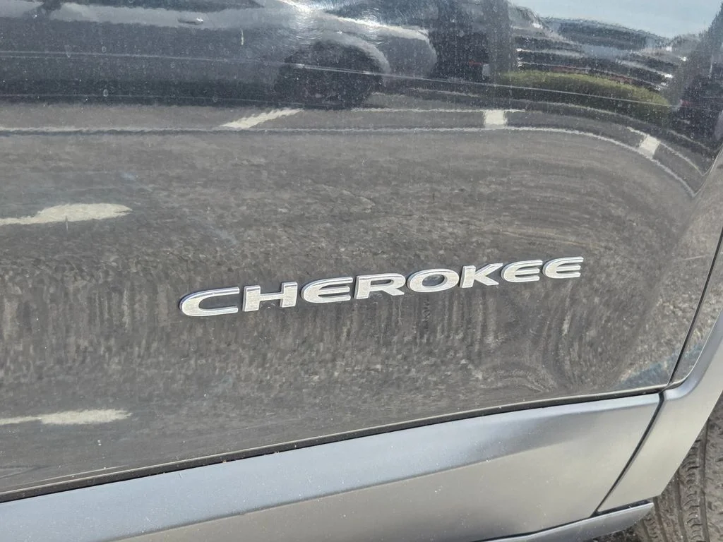 Used 2014 Black Jeep Limited image 12