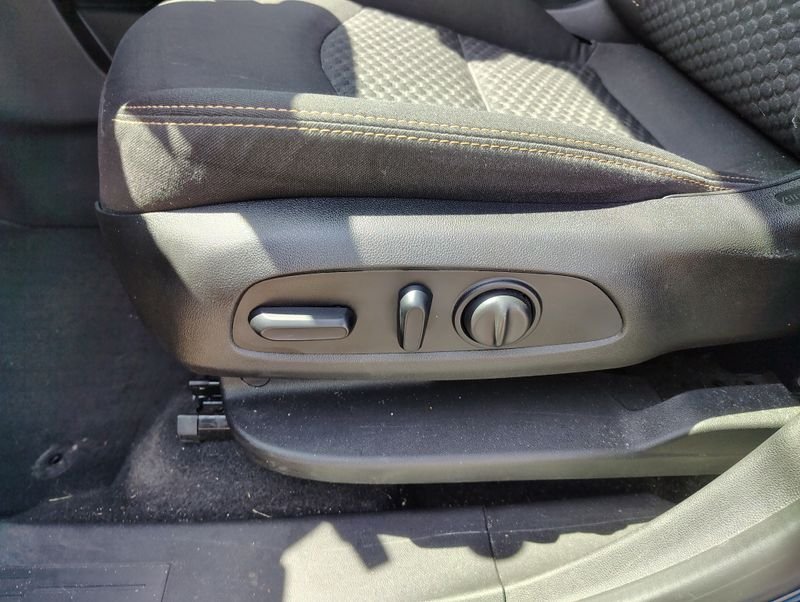 Used 2020 Blue GMC SLE image 9