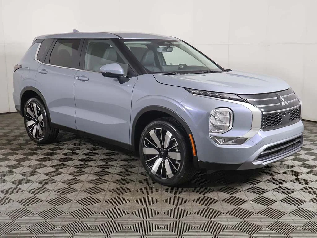 New 2026 Gray Mitsubishi SE 1.5T 2WD image 2