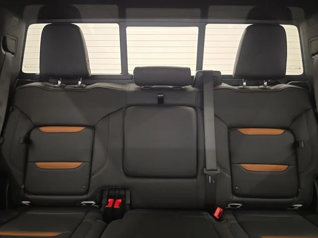Used 2025 Summit White GMC AT4 image 23