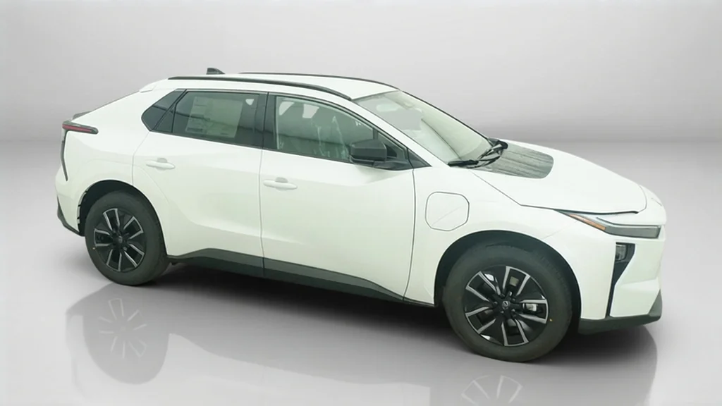 New 2027 Wind Chill Pearl Toyota XLE image 6