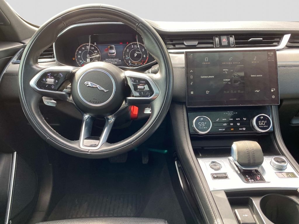 Used 2021  Jaguar P250 image 12