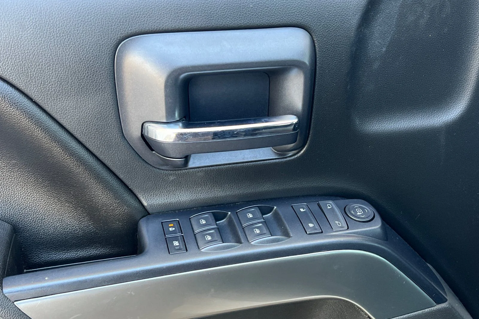 Used 2017 White Chevrolet LT image 11