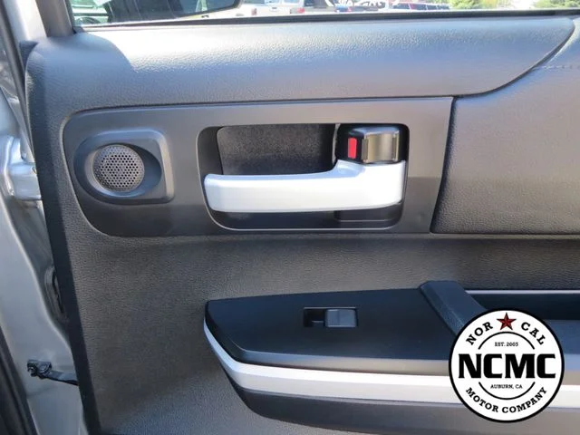 Used 2018 Silver Toyota SR5 image 60