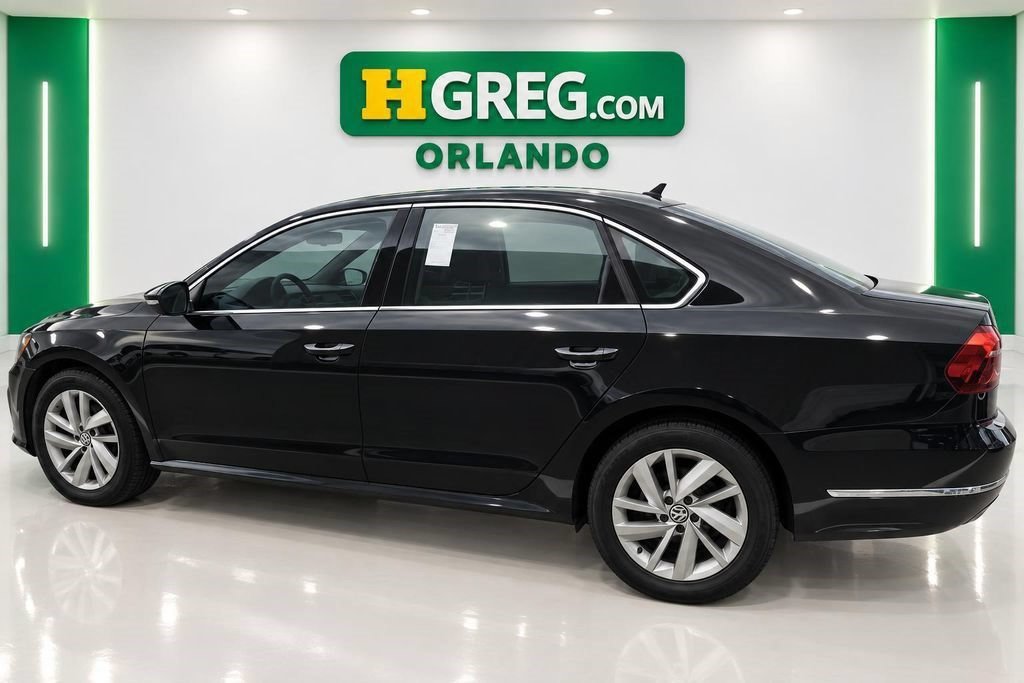 Used 2018 Deep Black Pearl Metallic Volkswagen 2.0T SE image 2