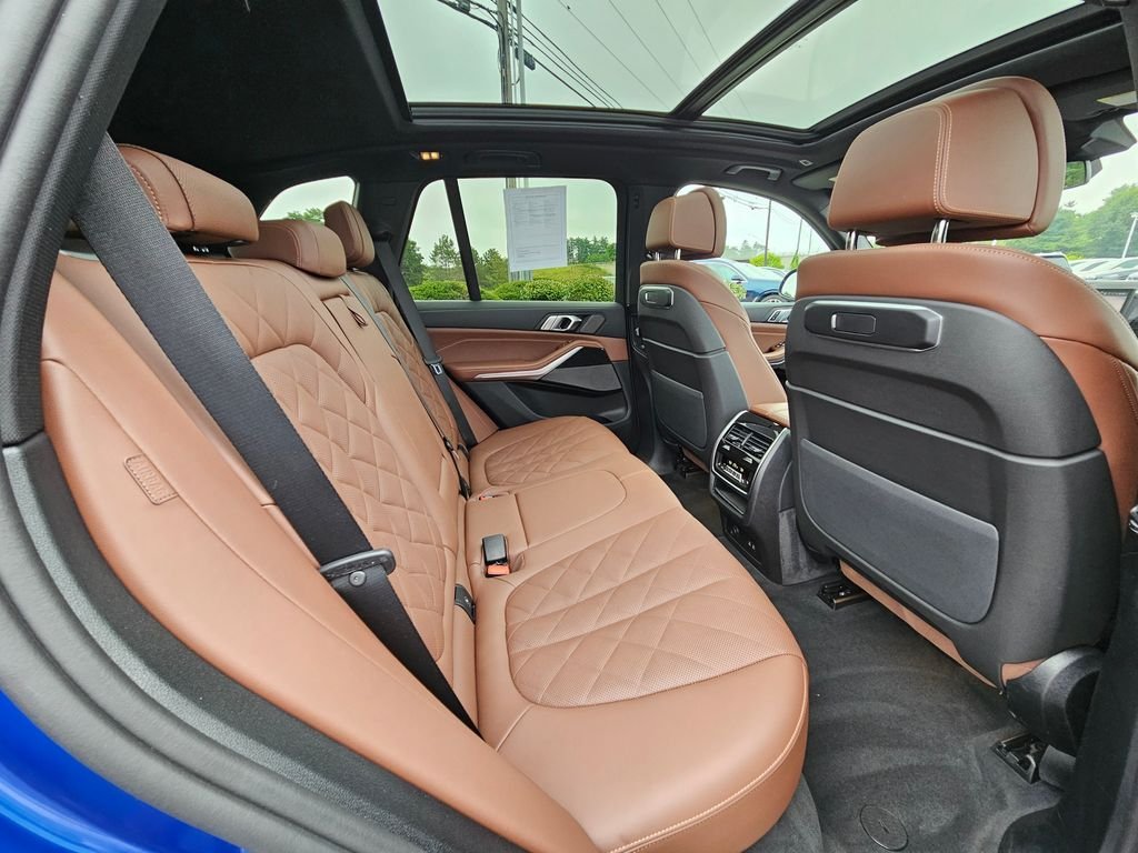 Used 2026 Marina Bay Blue Metallic BMW M60i image 21
