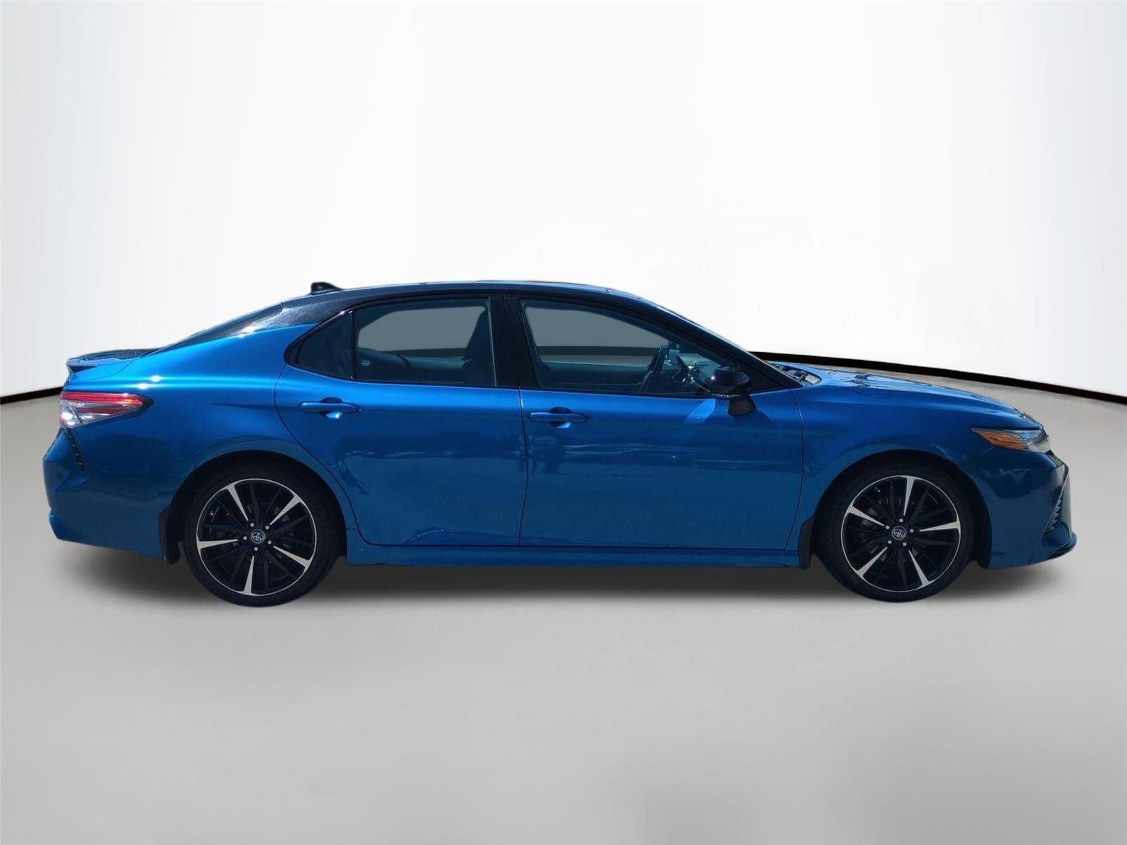 Used 2019 Blue Streak/Midnight Black Metallic Toyota XSE image 6
