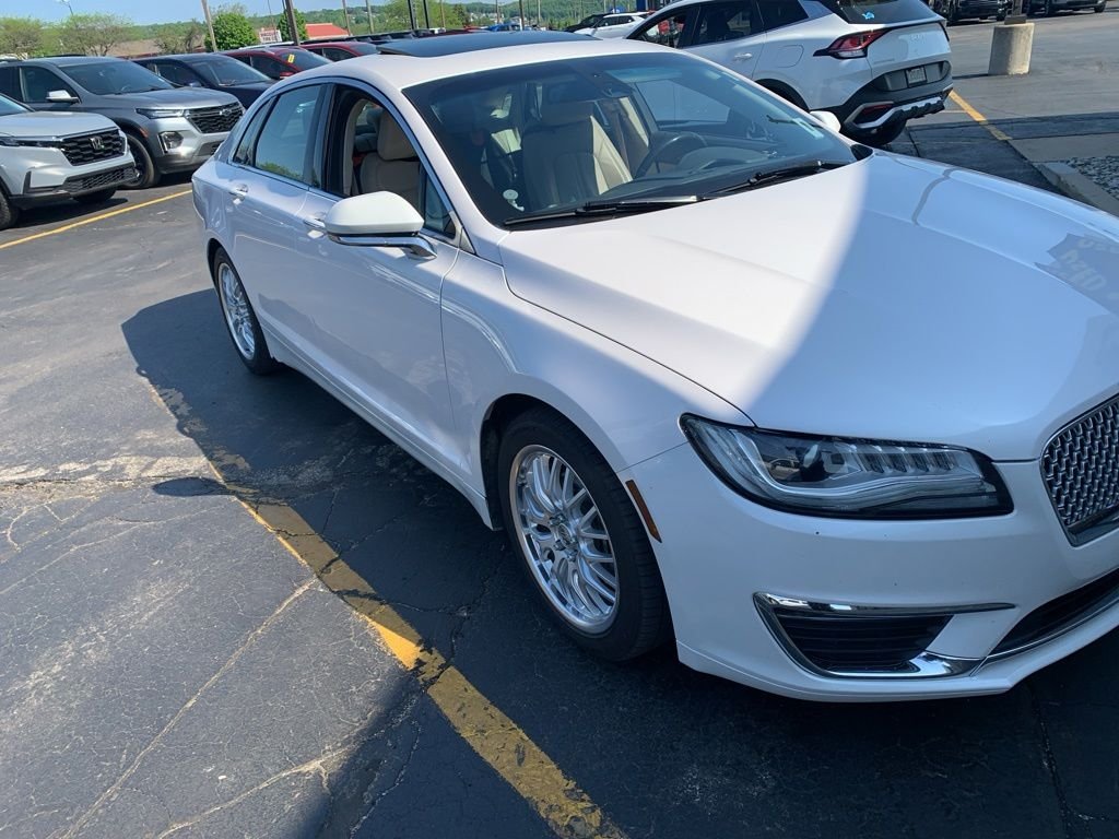 Used 2017 White Platinum Clearcoat Metallic Lincoln Select image 5