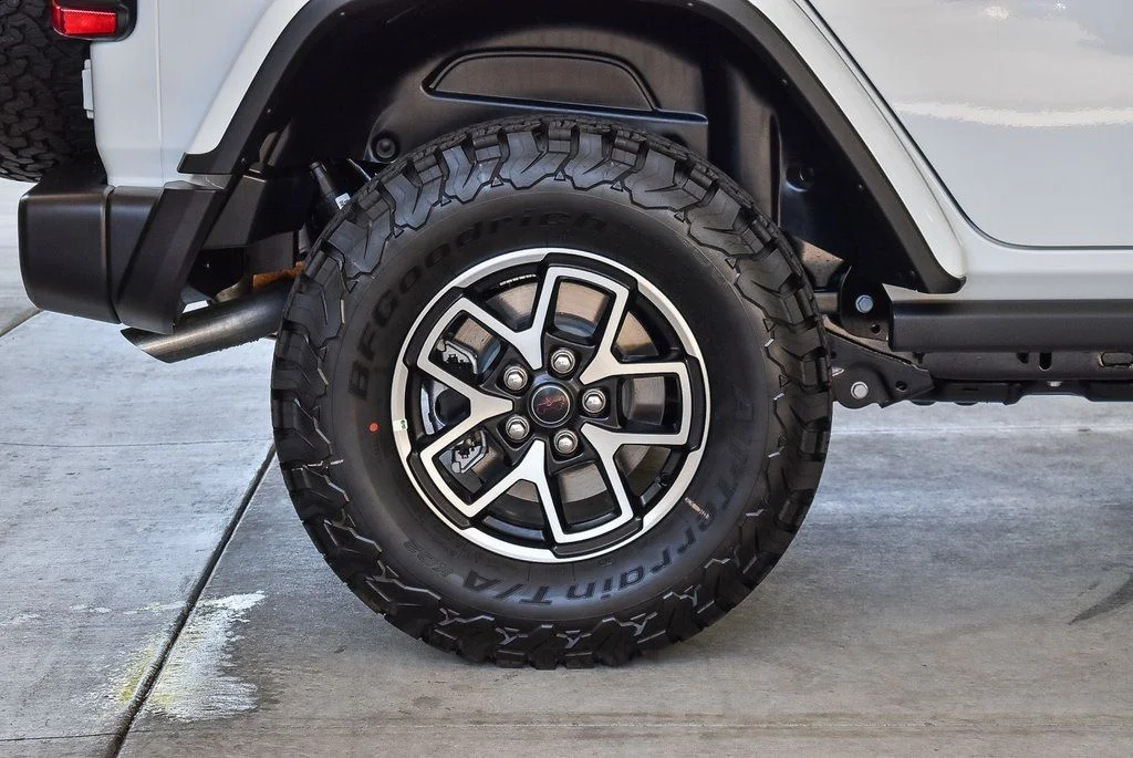 New 2026 Bright White Clearcoat Jeep Rubicon image 11