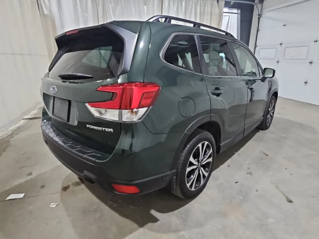 Used 2023 Cascade Green Silica Subaru Limited image 14