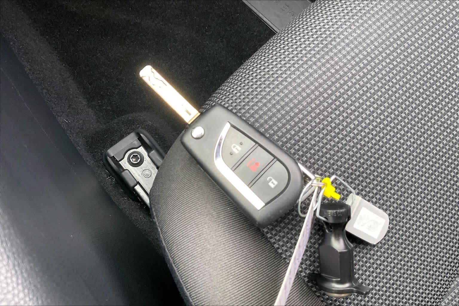Used 2025 Ice Cap Toyota Hybrid LE image 14