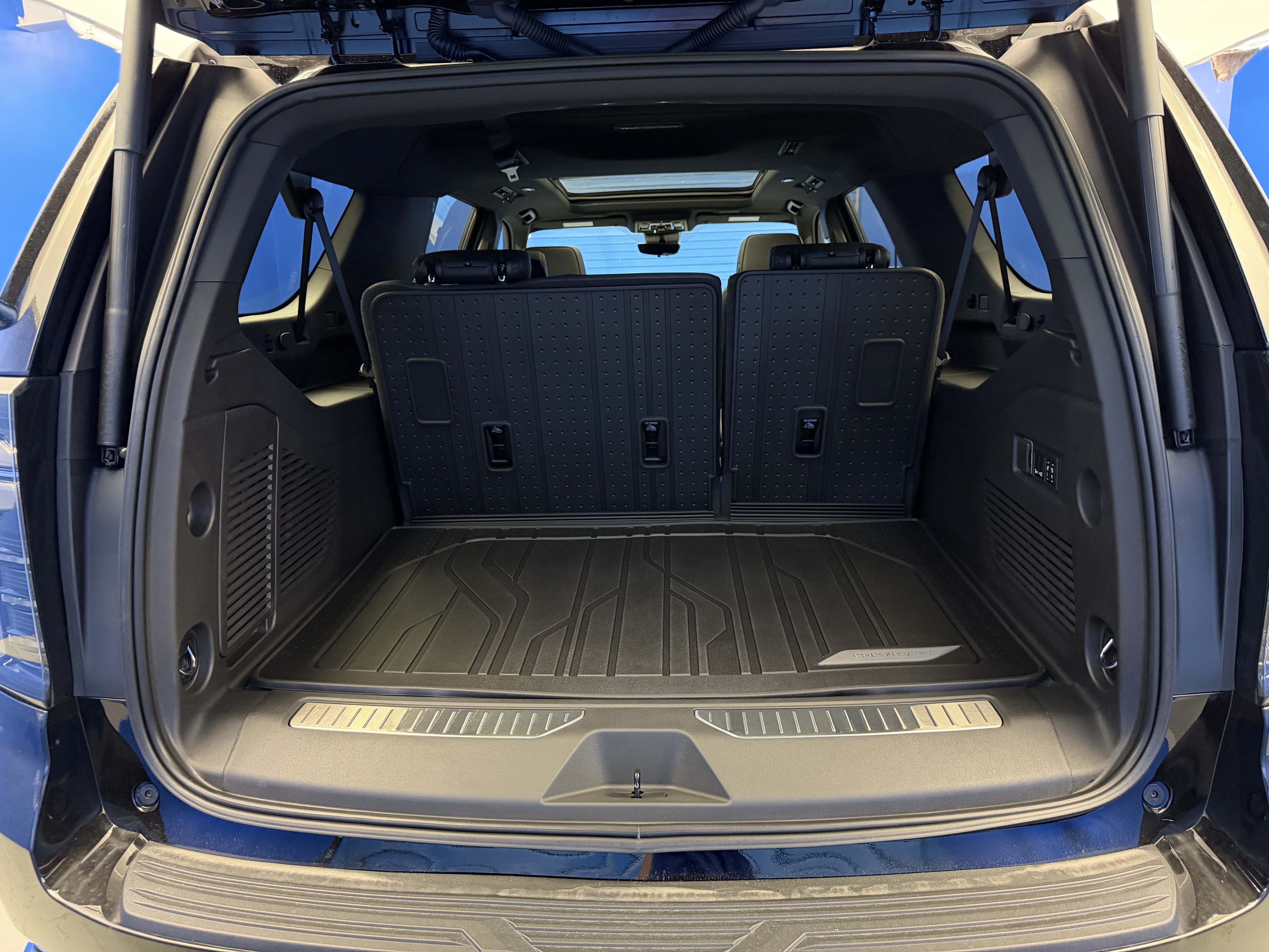 2026 Chevrolet Suburban High Country - Photo 35