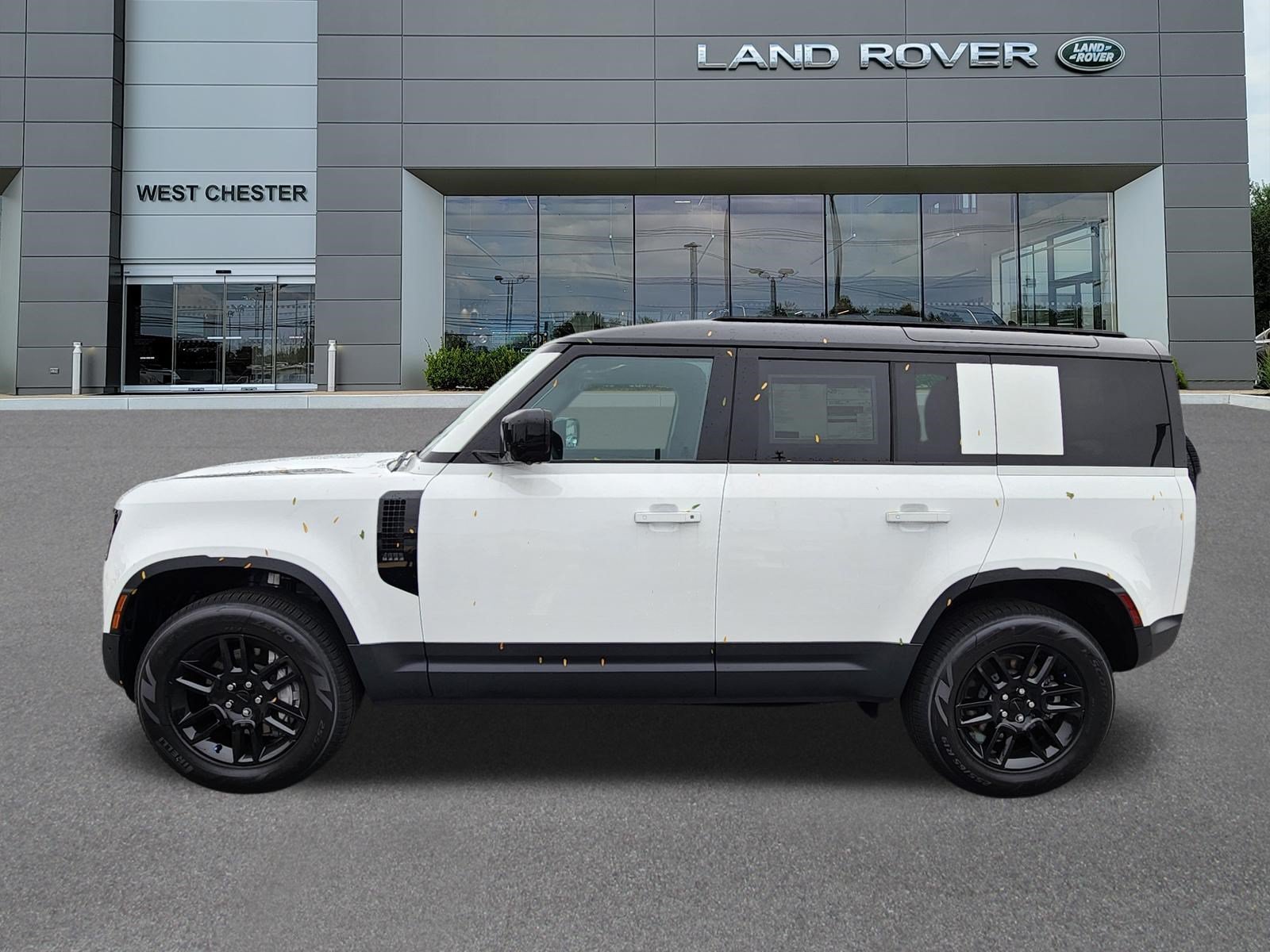 New 2026 Fuji White LAND ROVER S image 5