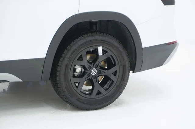 New 2026 Opal White Pearl Volkswagen 2.0T Peak Edition image 13