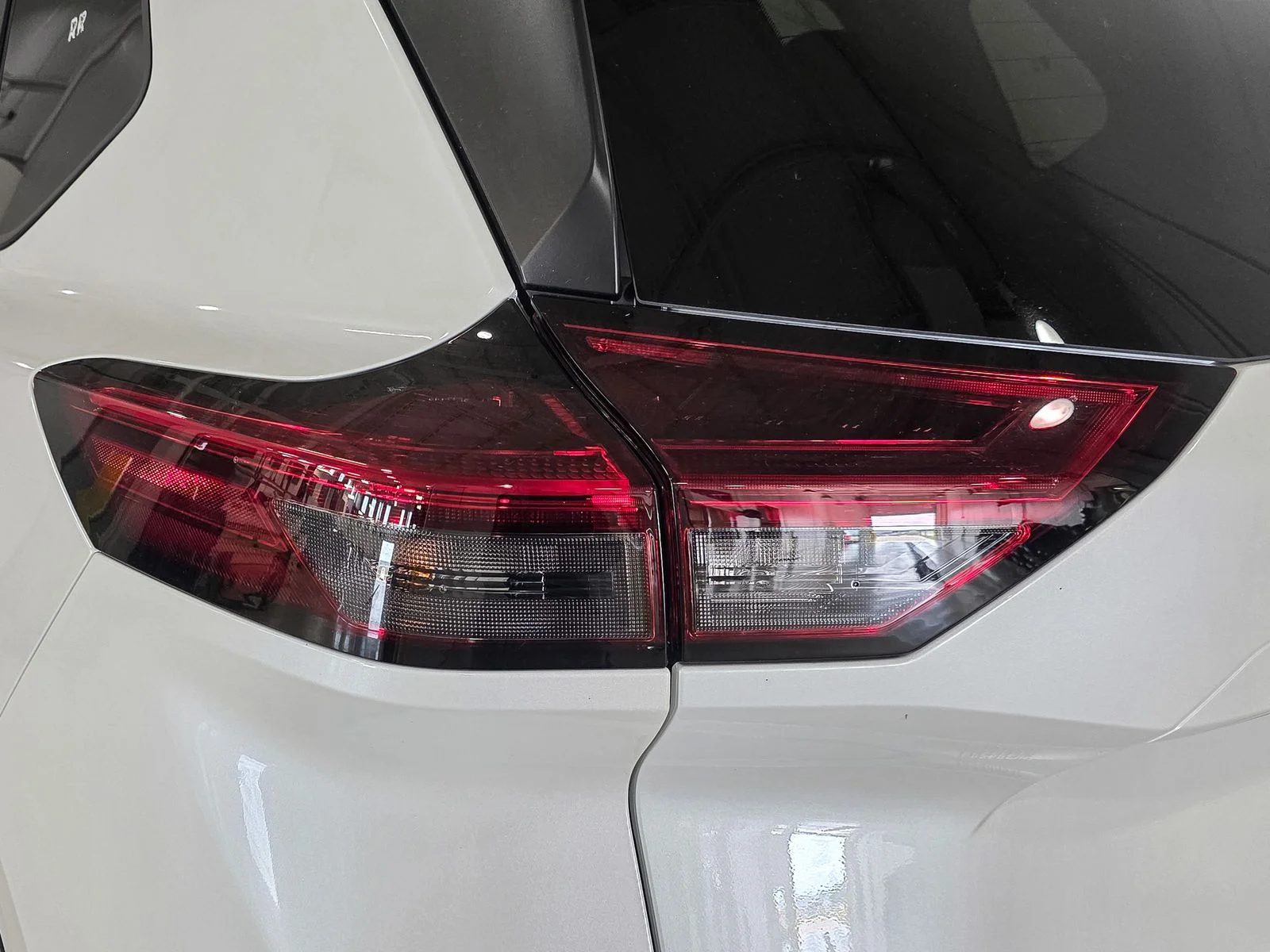 New 2026 Everest White Pearl TriCoat Nissan SV image 15