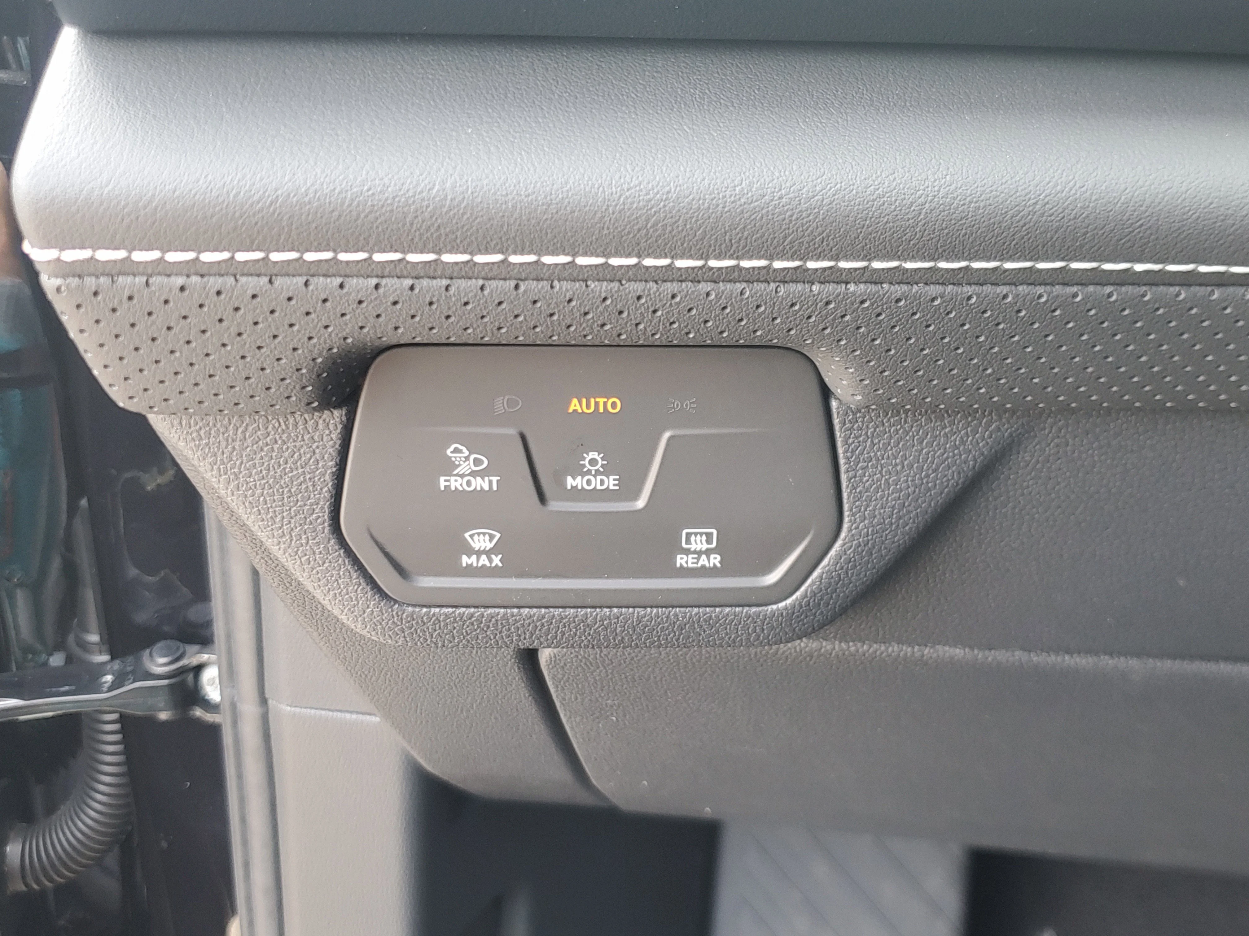 New 2026 Black Volkswagen 2.0T SE w/Technology image 19