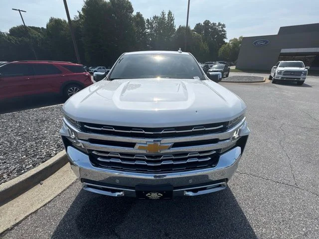 Used 2021 White Chevrolet LTZ image 3