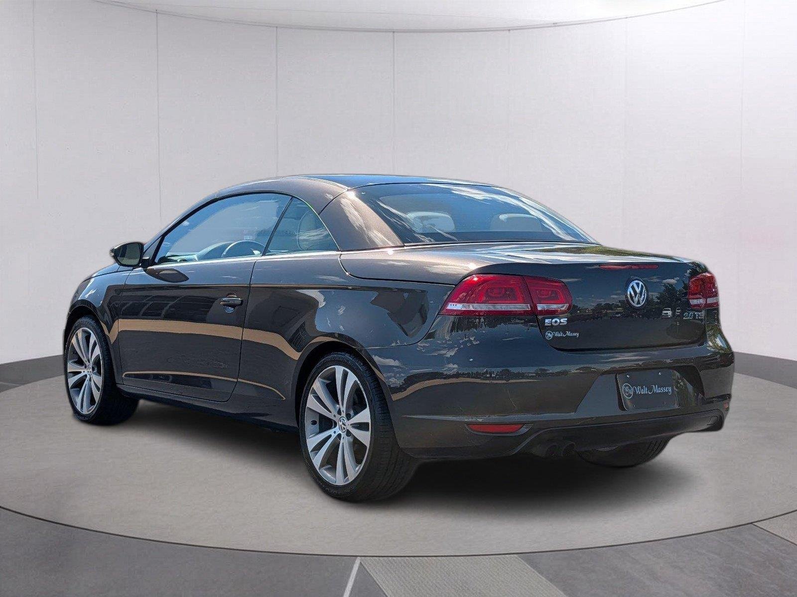 Used 2013 Black Oak Brown Metallic Volkswagen Lux image 3