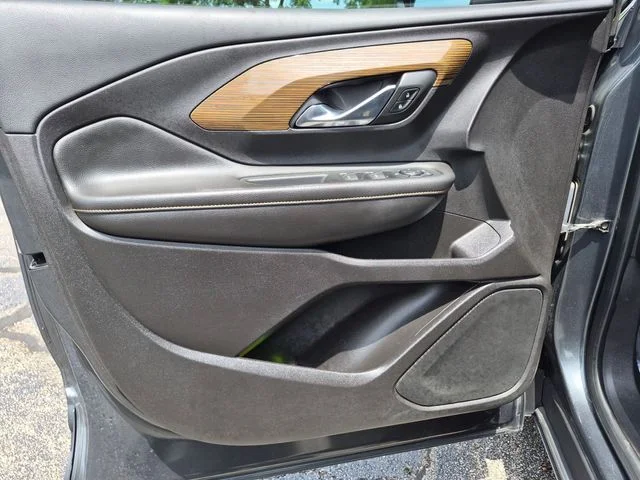 Used 2018  GMC SLE image 13