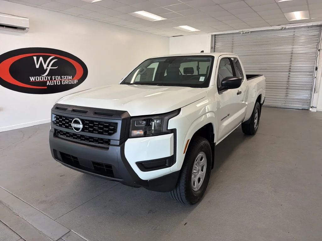 New 2027 Glacier White Nissan King Cab® S image 3