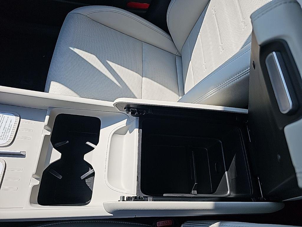 2026 Hyundai Santa Fe Limited - Photo 23
