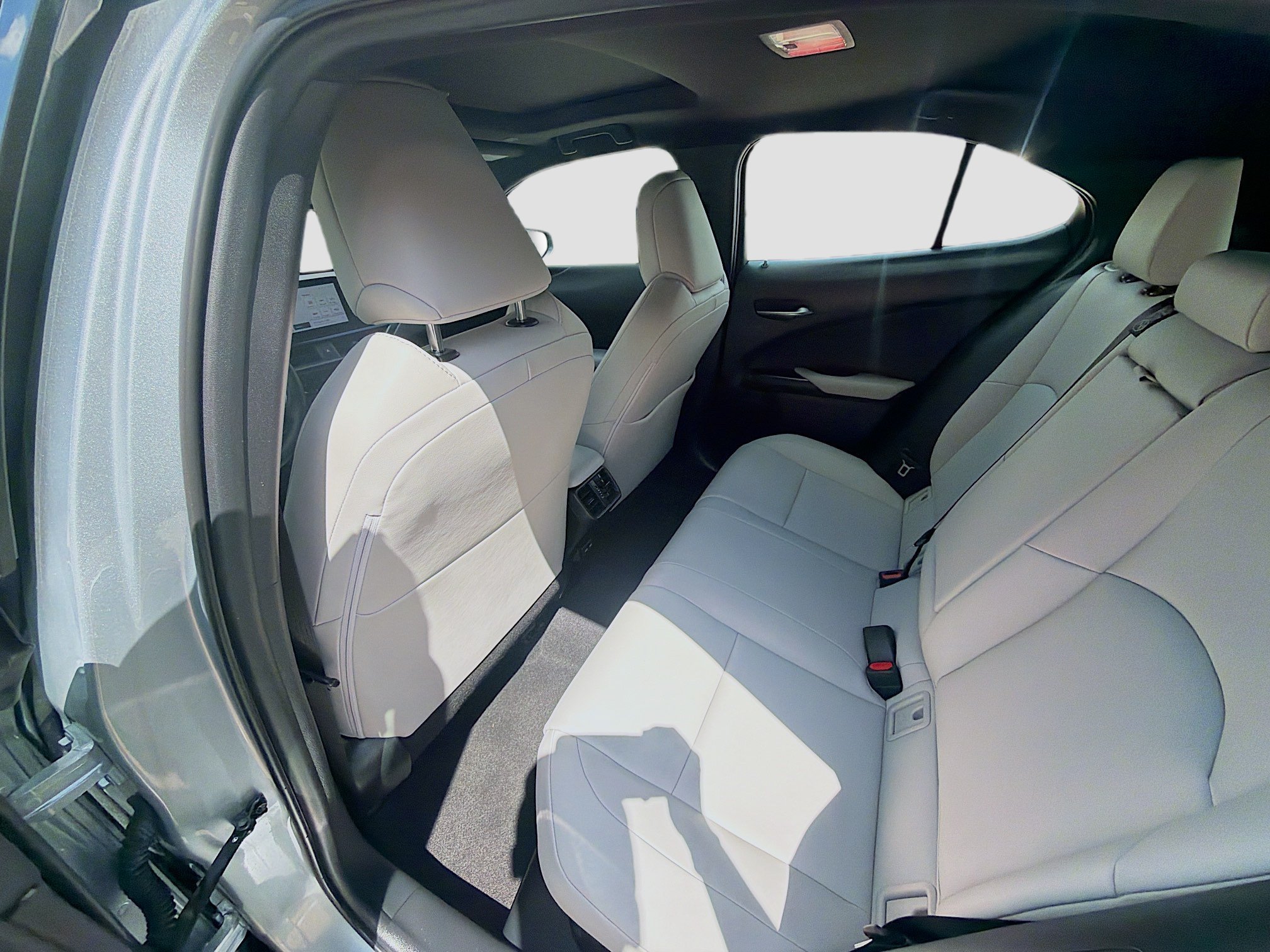 Used 2025 Iridium Lexus UX 300h image 22