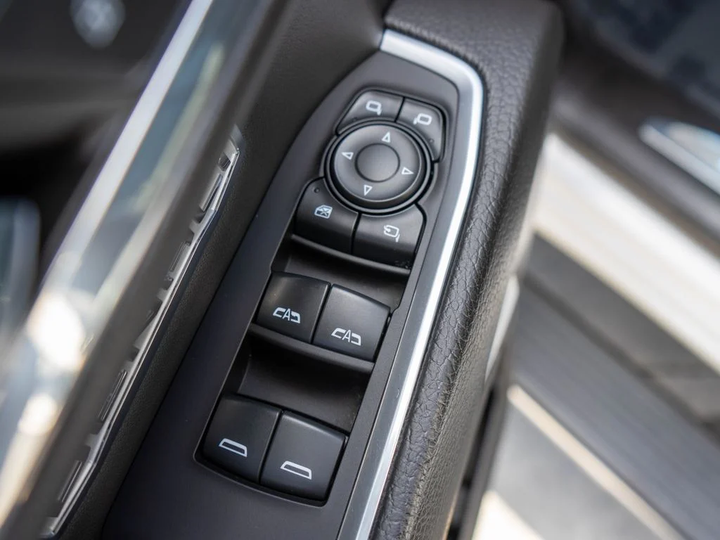 Used 2024 White GMC Denali image 19