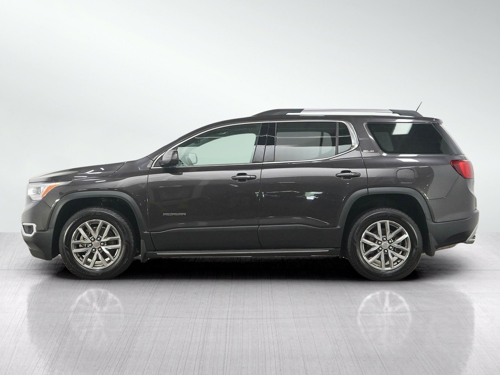Used 2018 GMC Acadia SLE-2 with VIN 1GKKNSLS3JZ246982 for sale in White Bear Lake, Minnesota